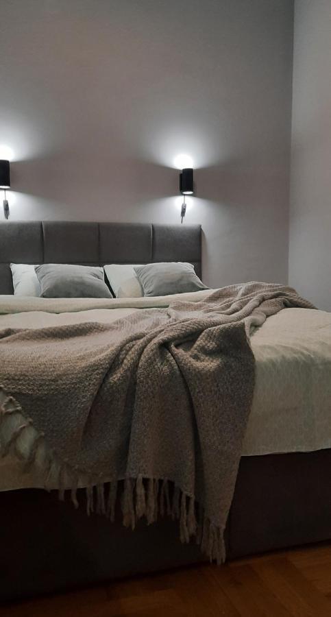 Nina Studio Apartment Bijeljina Exteriör bild
