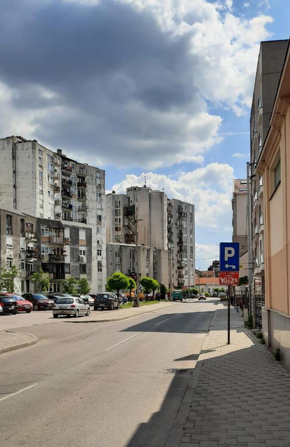 Nina Studio Apartment Bijeljina Exteriör bild