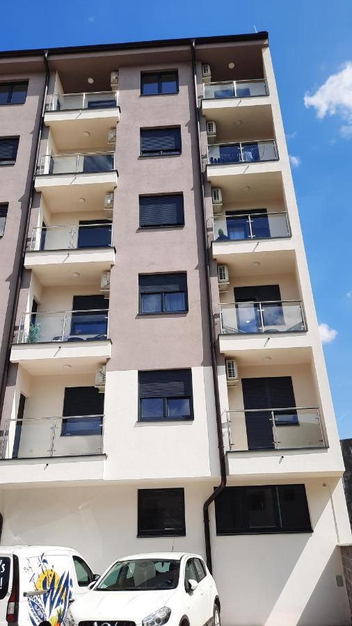 Nina Studio Apartment Bijeljina Exteriör bild